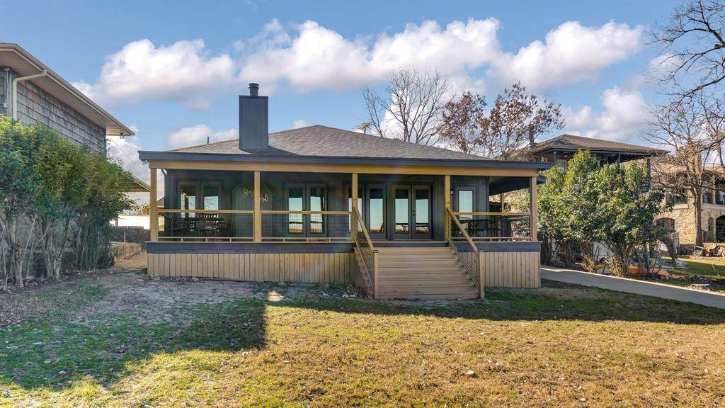 1004 Lake Drive - Photo 1