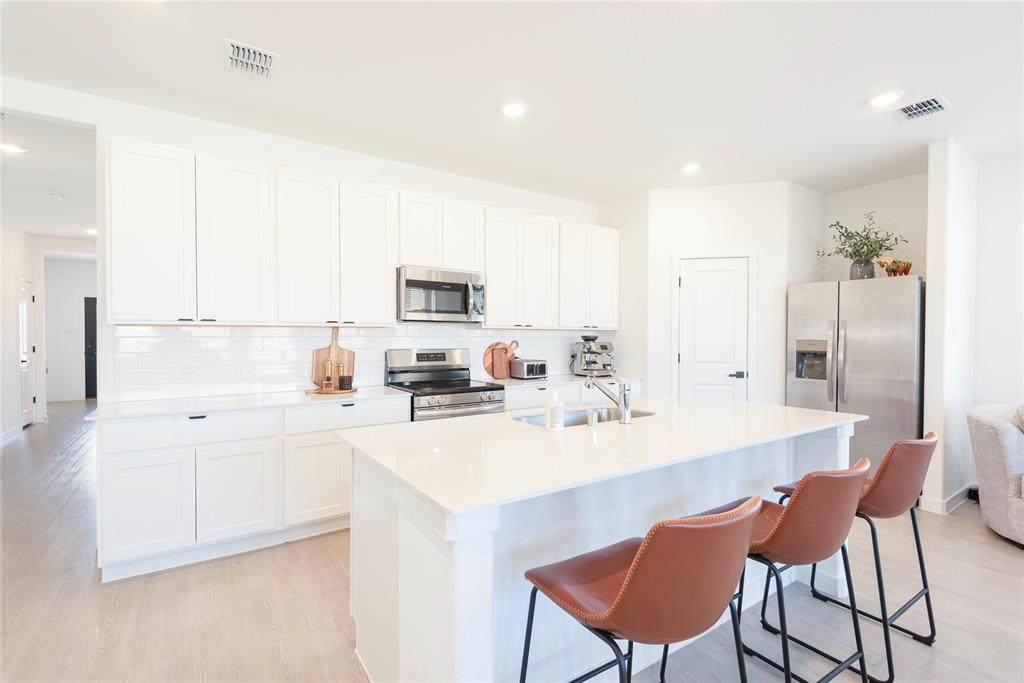 512 Capstone Court - Photo 1