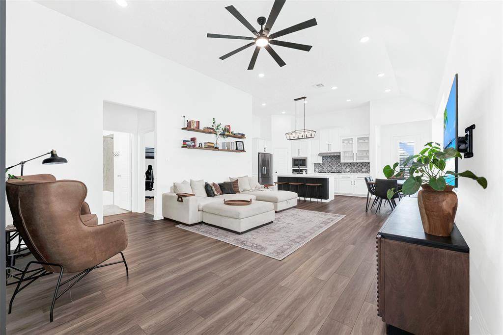720 Skyview Court - Photo 1