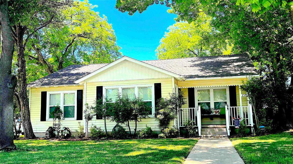 2511 Greenway Drive - Photo 1