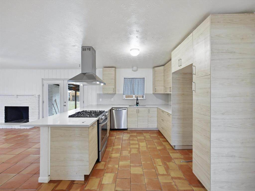 514 Ridgewood Drive - Photo 1