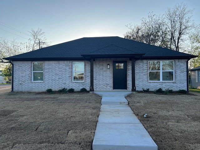 201 Pecan Street - Photo 1
