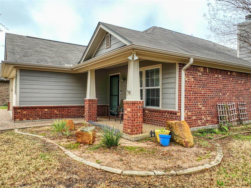 933 Heston Circle - Photo 1