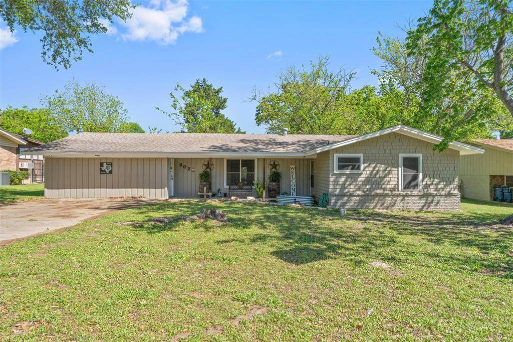 602 Colonial Drive - Photo 1