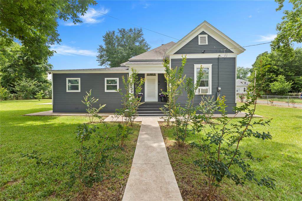 1419 Sycamore - Photo 1