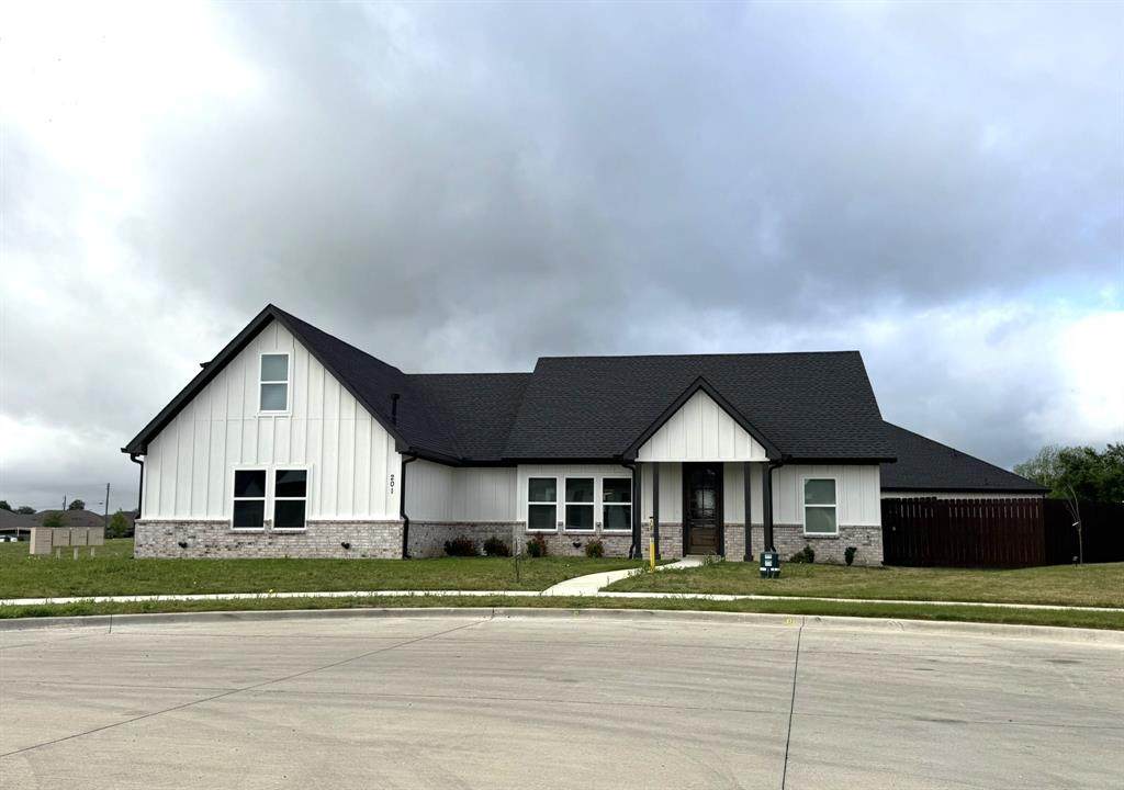 201 Bluff Court - Photo 1