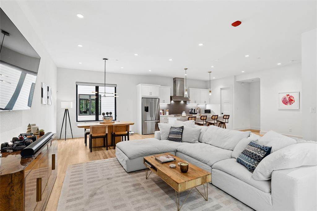 2633 Reagan - Photo 1