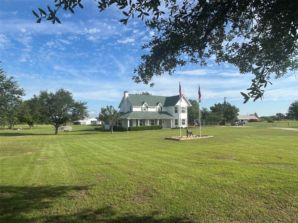 11054 County Road 2464 - Photo 1