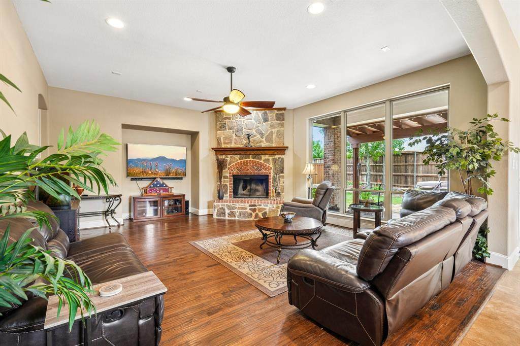 812 Moss Cliff Circle - Photo 1