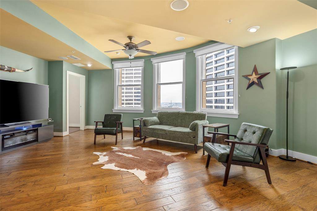 411 7th Street - Photo 1