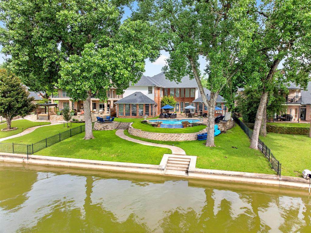328 Leeward Circle - Photo 1