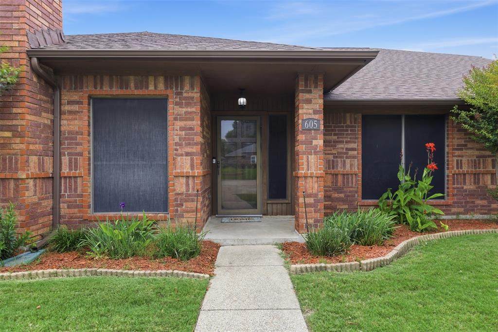605 Buttercup Circle - Photo 1
