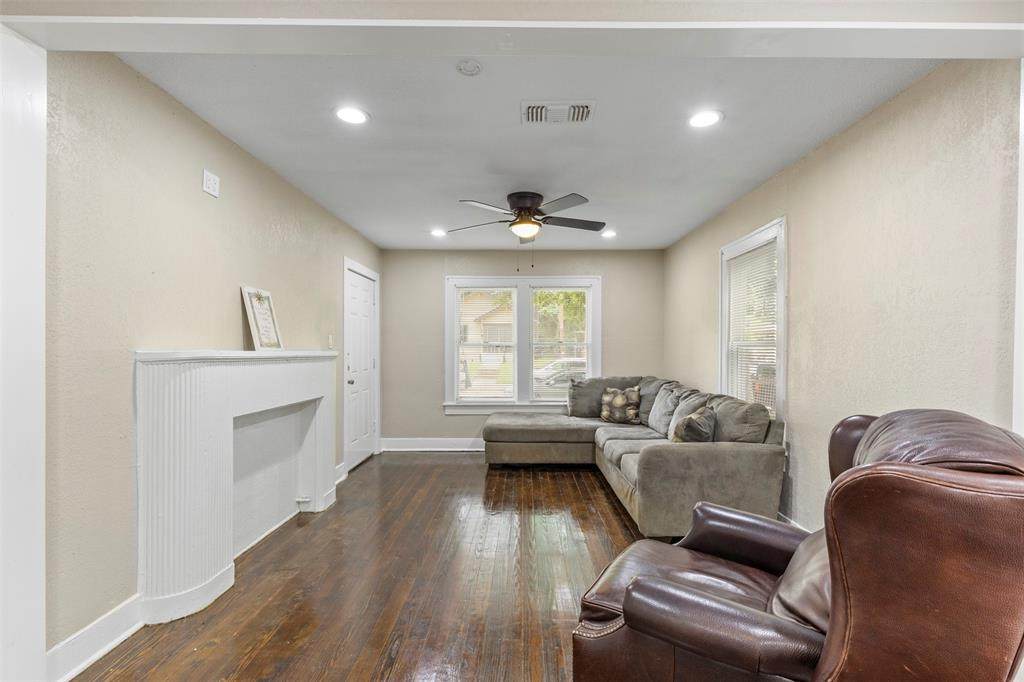 3227 Spring Avenue - Photo 1