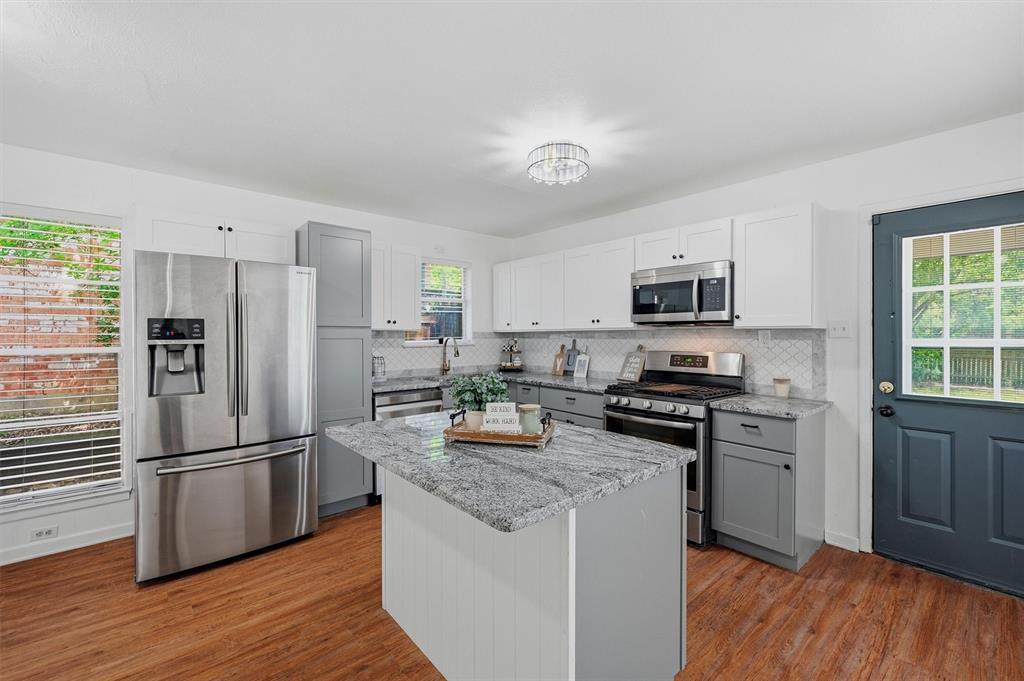 143 Imperial Drive - Photo 1