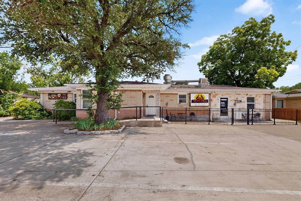 7224 Glenview Drive - Photo 1