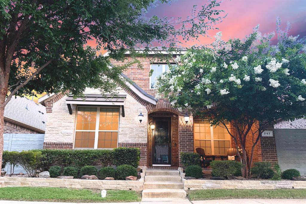 717 10th Street - Photo 1