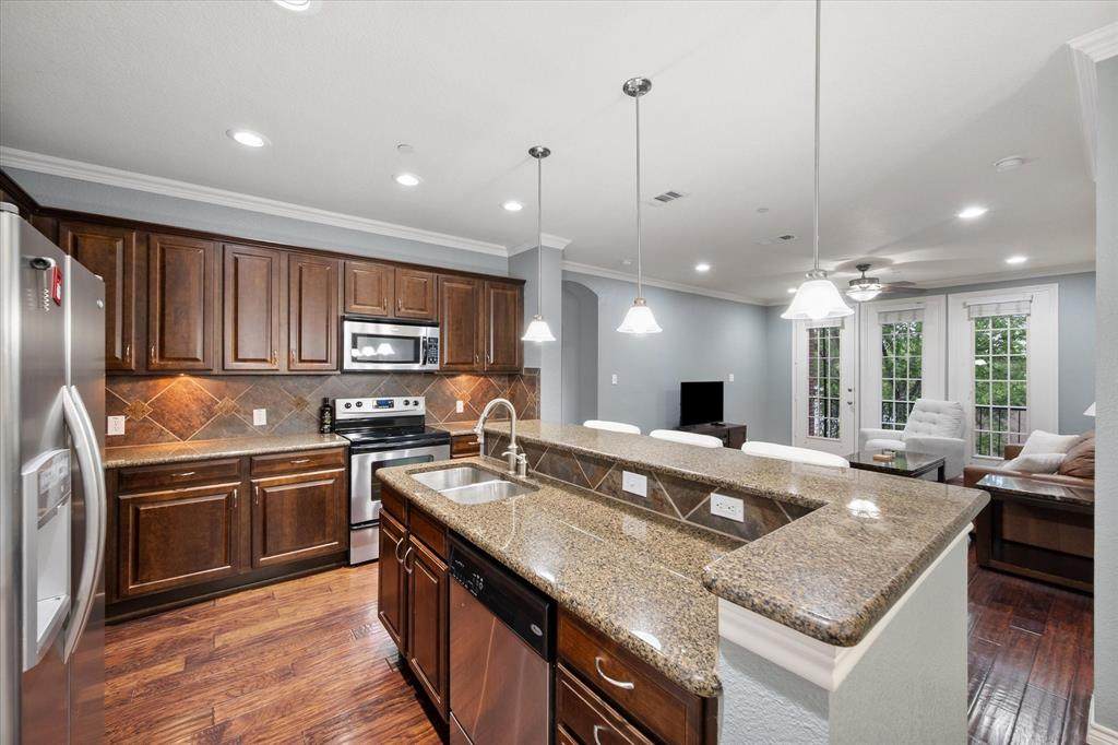 950 Henderson Street - Photo 1