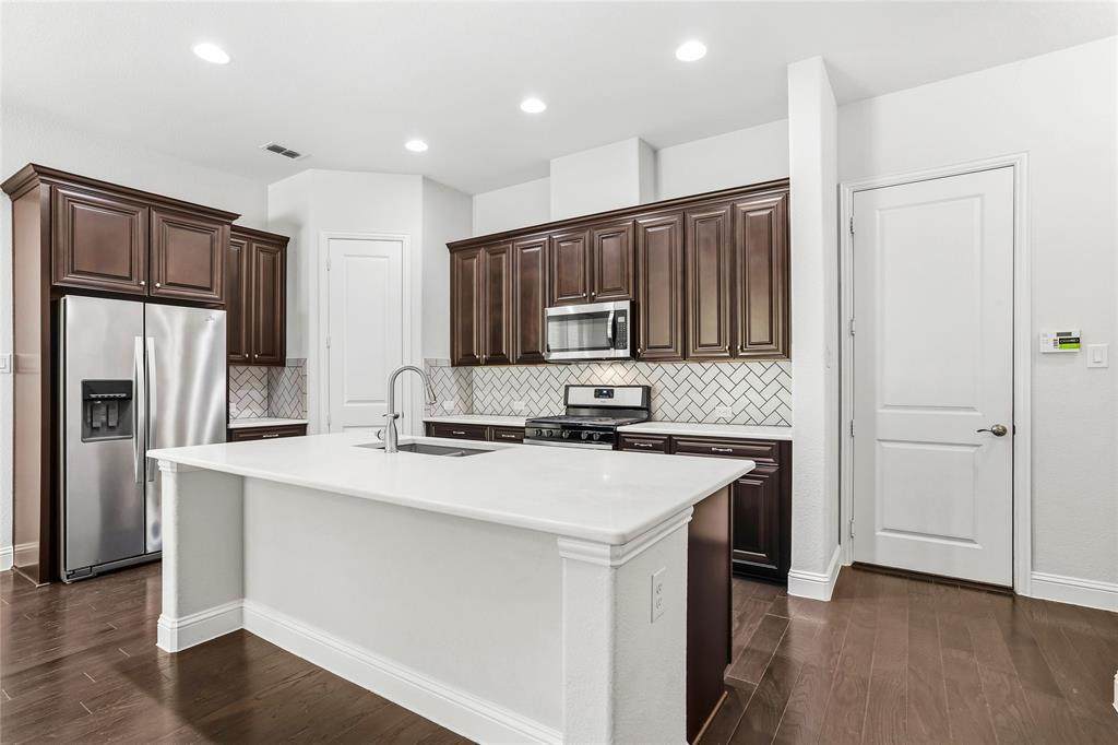 1438 Pebble Way - Photo 1