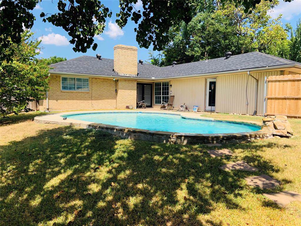 512 Quail Lane - Photo 1