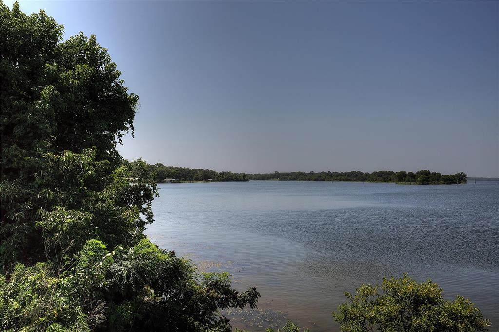 212 Private Road 7721 - Photo 1