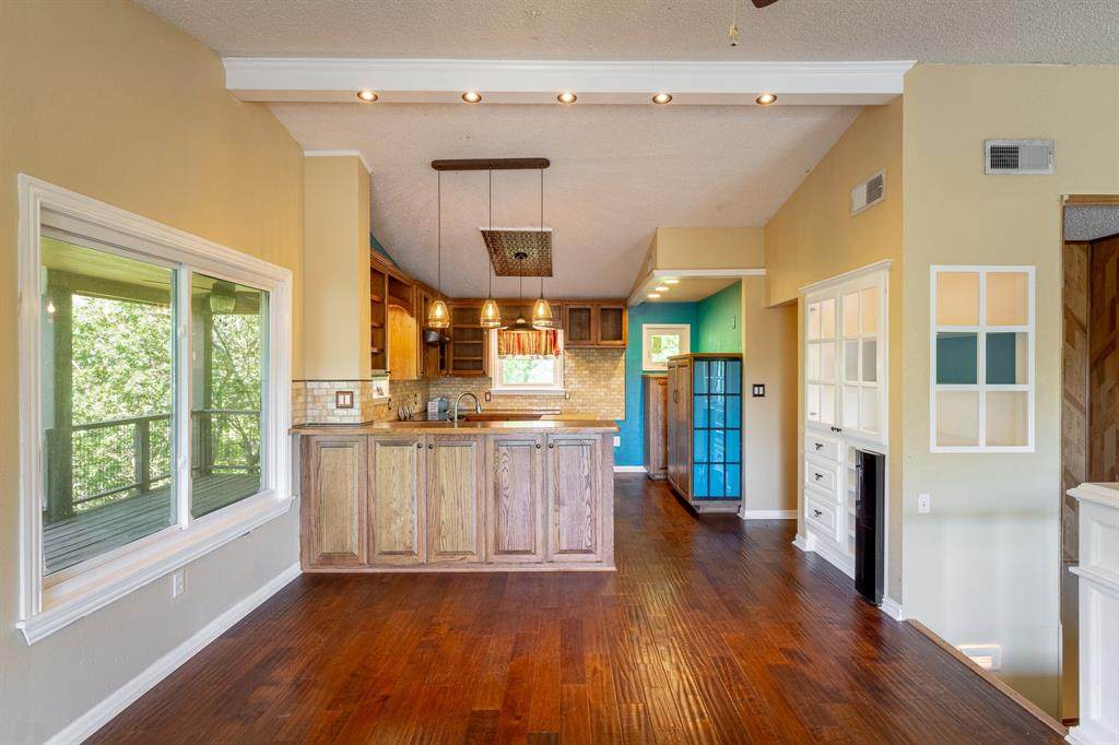 213 Bluebonnet Drive - Photo 1