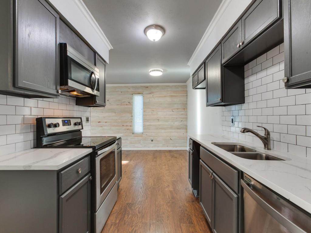 2608 Custer Parkway - Photo 1
