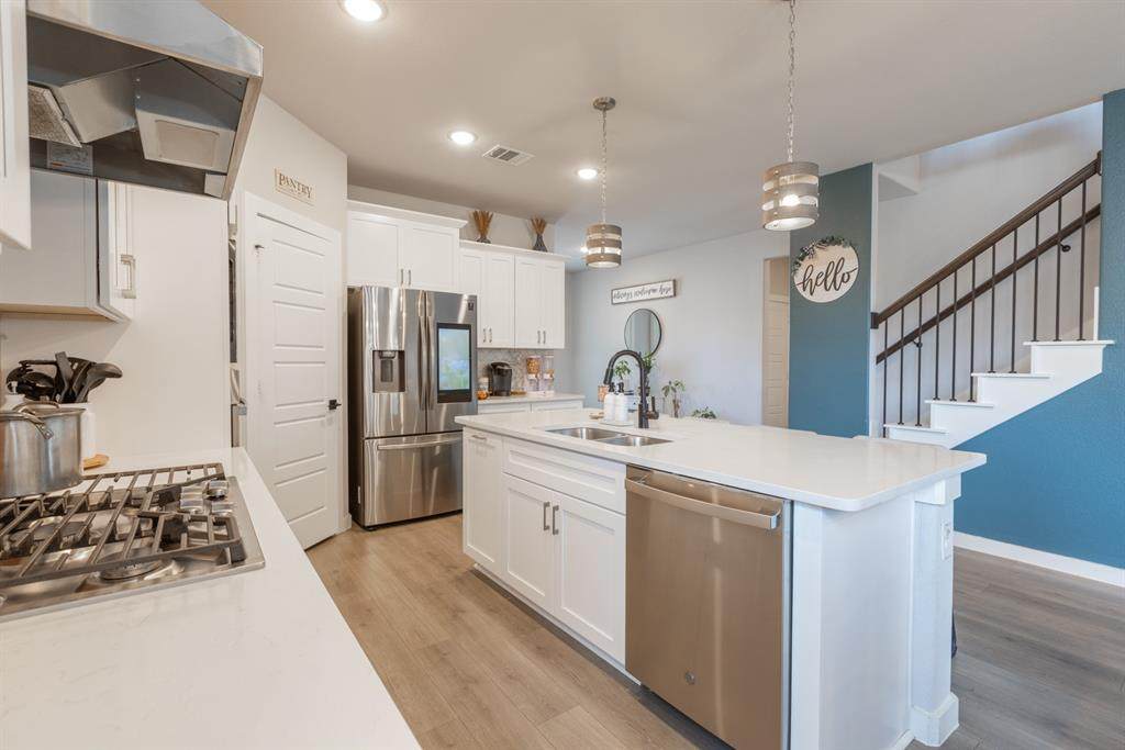 625 Ardsley Lane - Photo 1