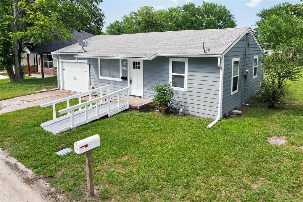 2020 Laura Street - Photo 1