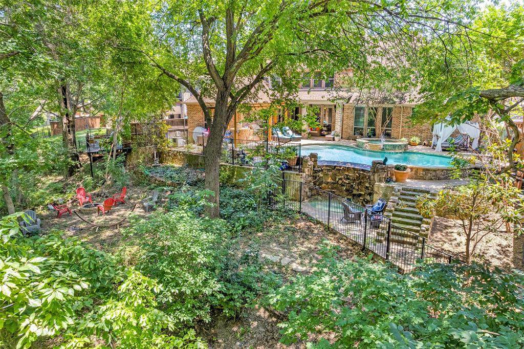 1916 Surrey Lane - Photo 1