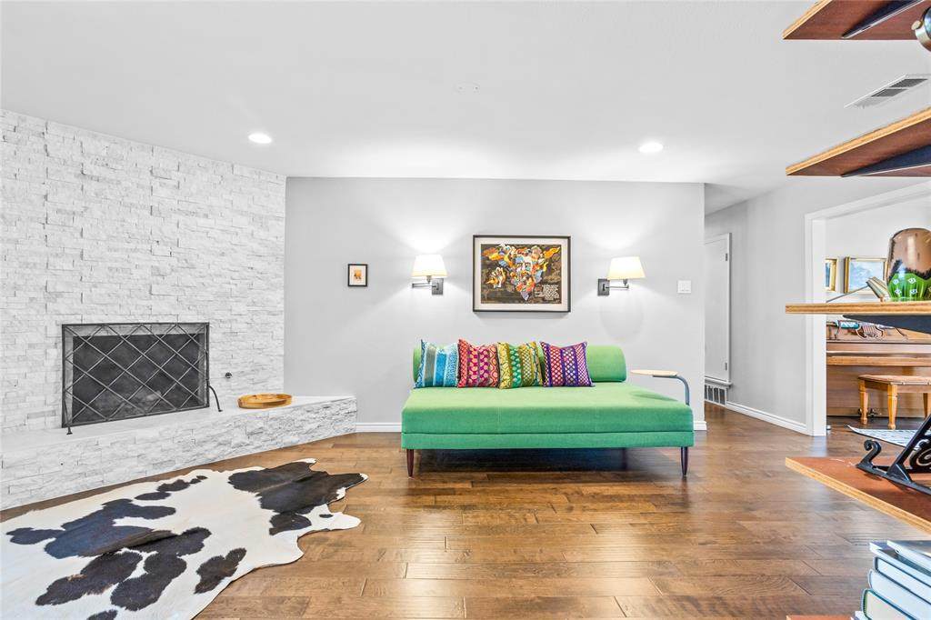 606 Burnwood Drive - Photo 1