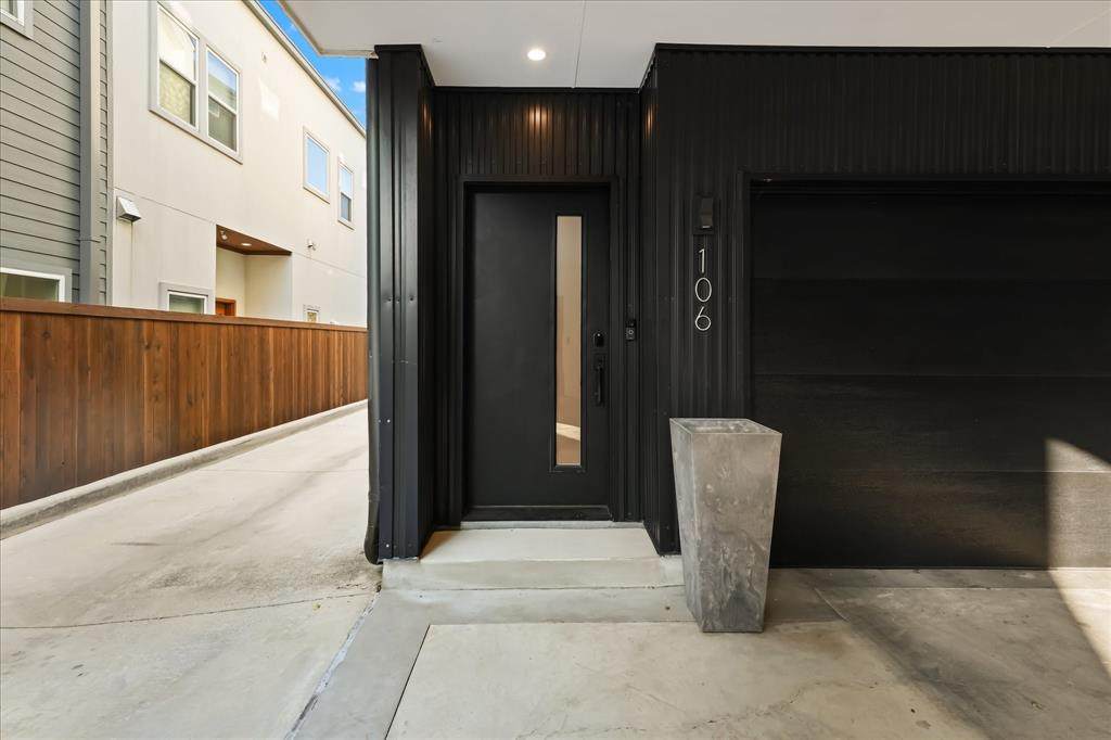 2001 Prairie Avenue - Photo 1