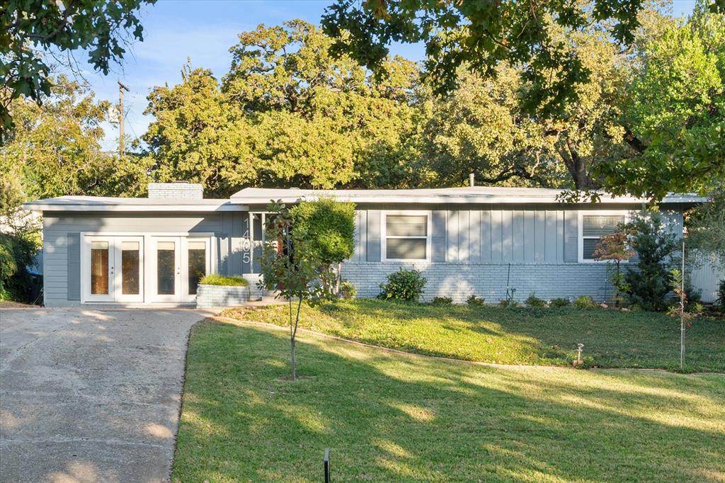 1405 Briarwood Boulevard - Photo 1