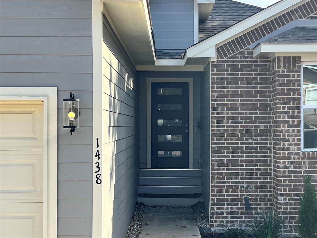 1438 Waco Avenue - Photo 1