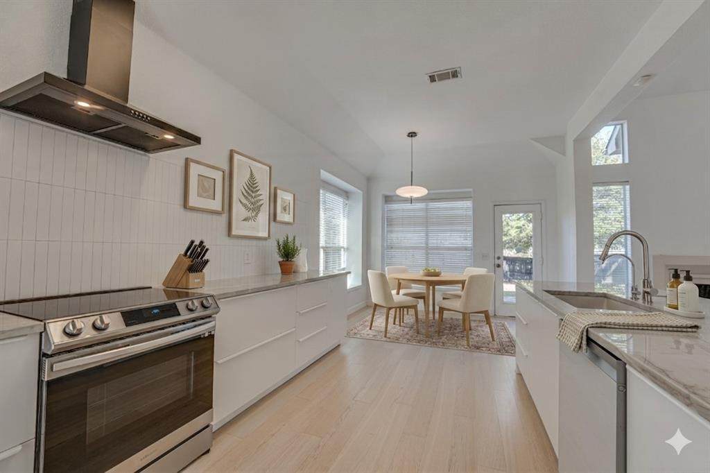 558 Presidio Drive - Photo 1