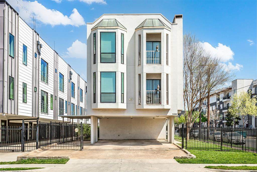2002 Fitzhugh Avenue - Photo 1