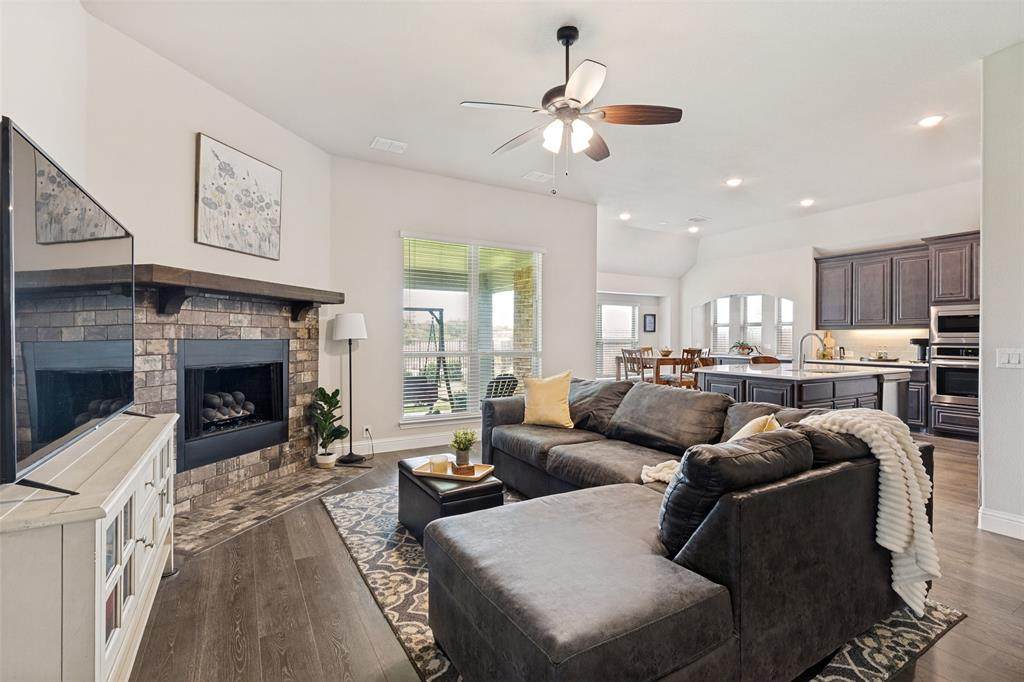 703 Oakcrest Drive - Photo 1