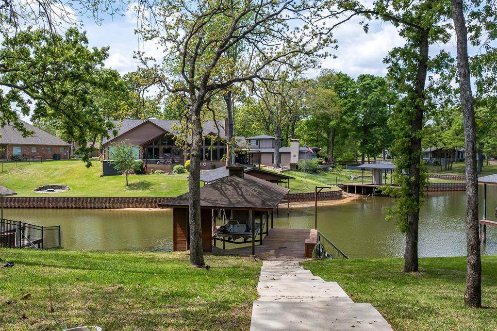 112 Greenwood Drive - Photo 1