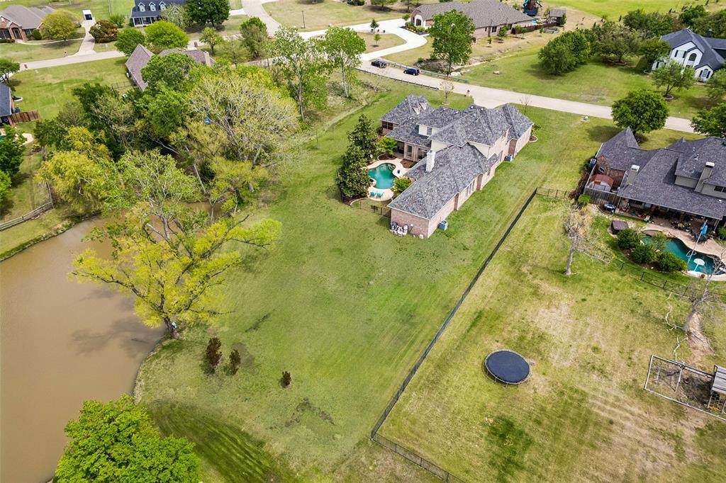 1320 Lakeview Drive - Photo 1