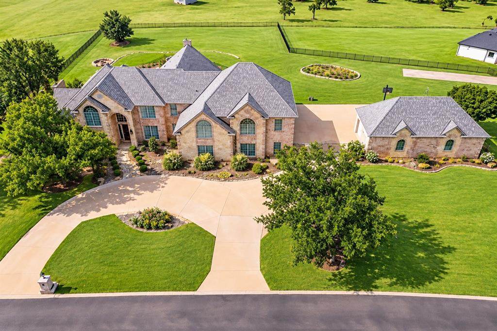 113 Club House Drive - Photo 1