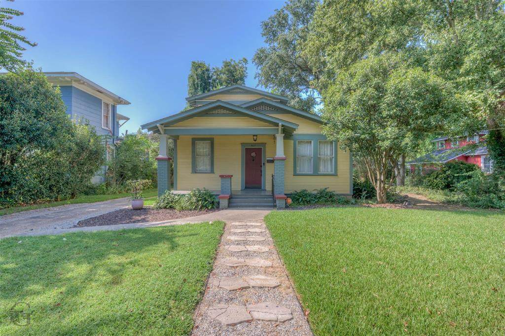 407 Albany Avenue - Photo 1