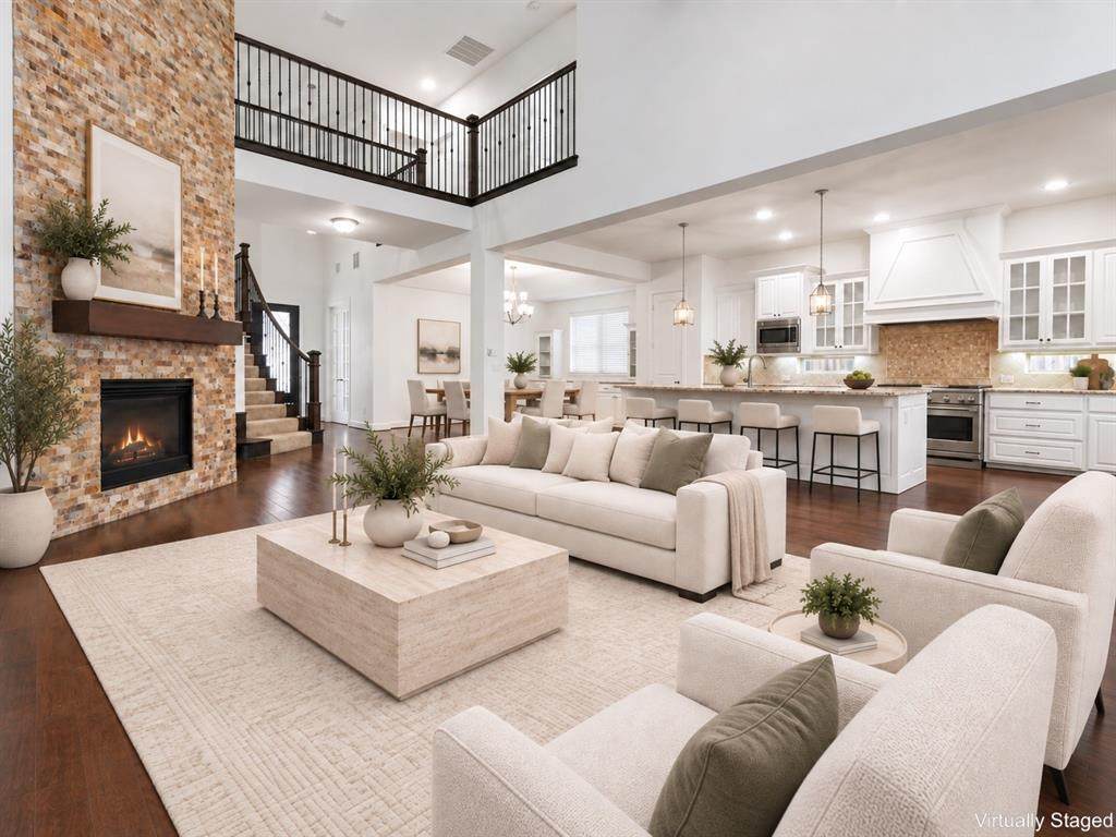 1009 Peacock Boulevard - Photo 1