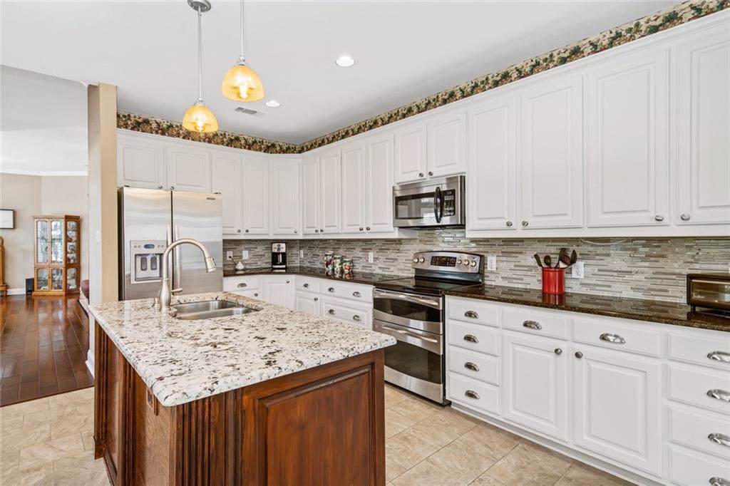 309 Lakecrest Drive - Photo 1