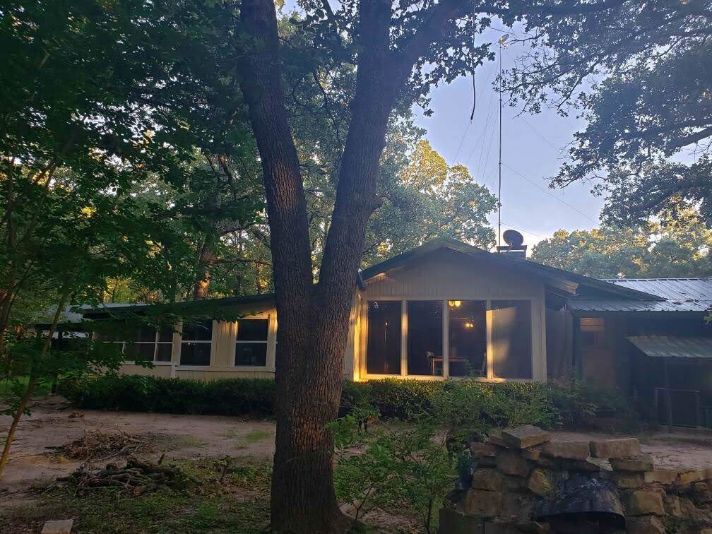 231 County Road 3103 - Photo 1