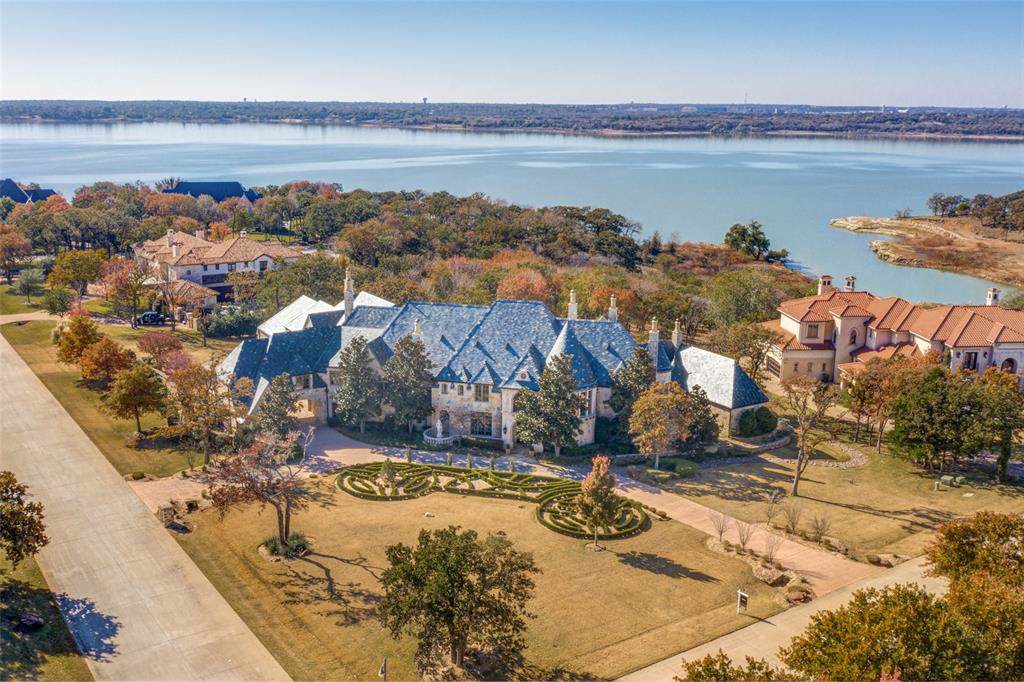 1901 Point De Vue Drive - Photo 1