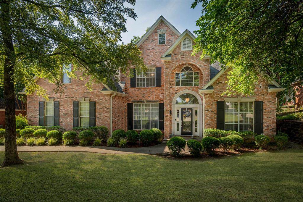 2608 Fair Oaks Circle - Photo 1