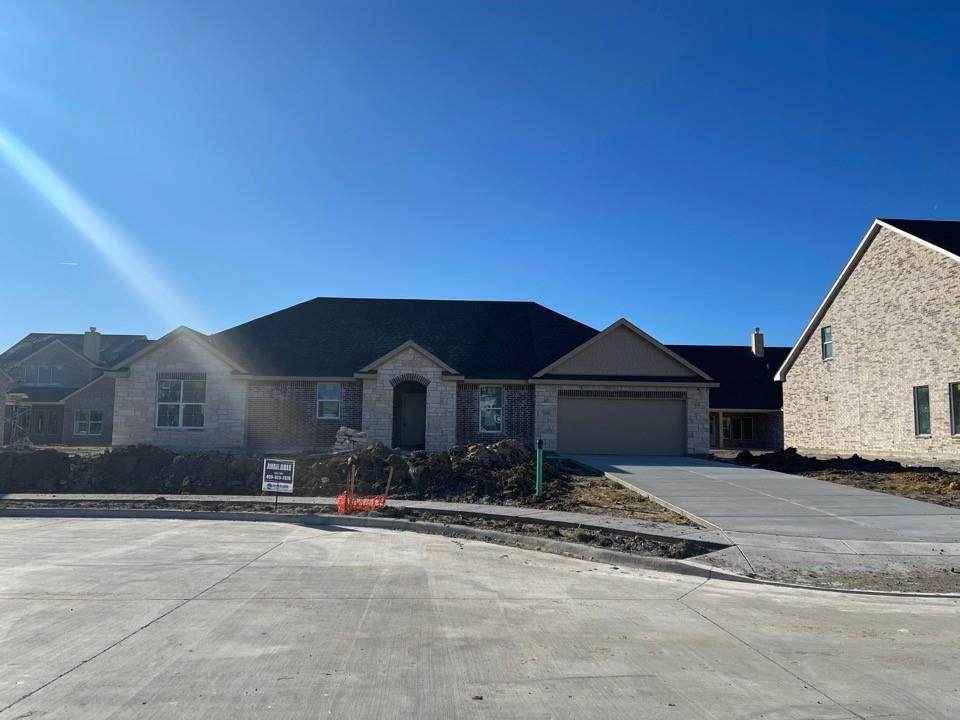 208 Cessna Court - Photo 1