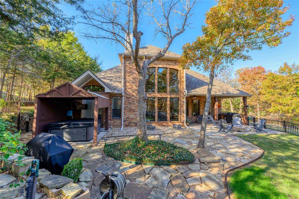 588 Lakepoint Loop - Photo 1