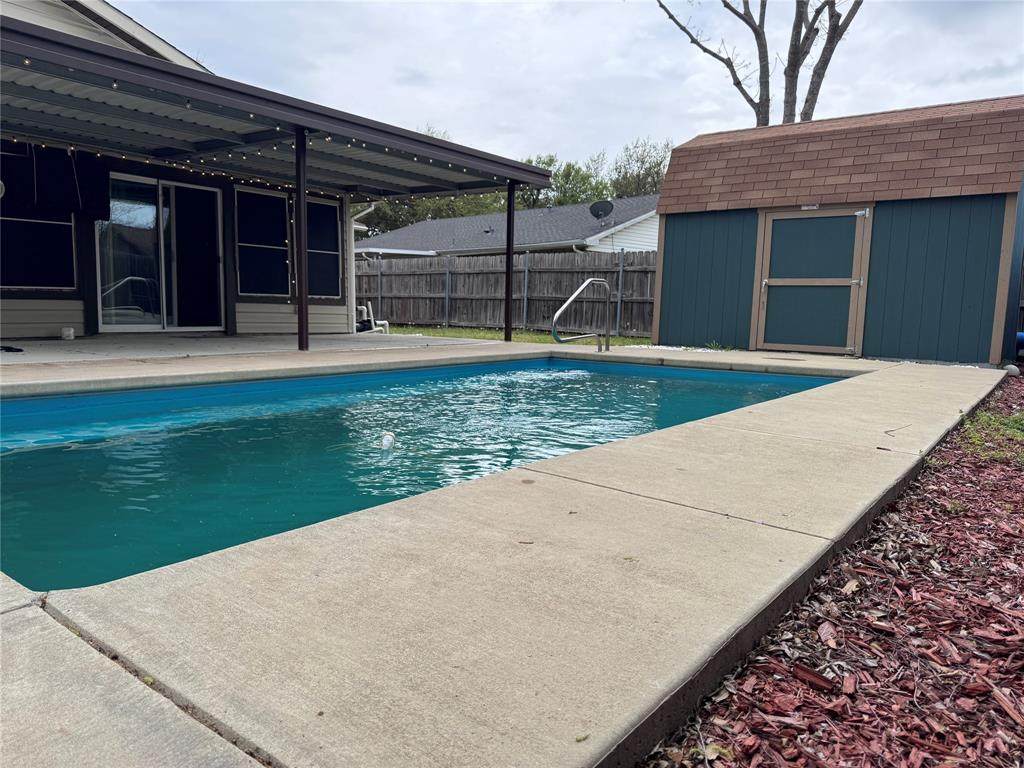 318 Clearwood Drive - Photo 1
