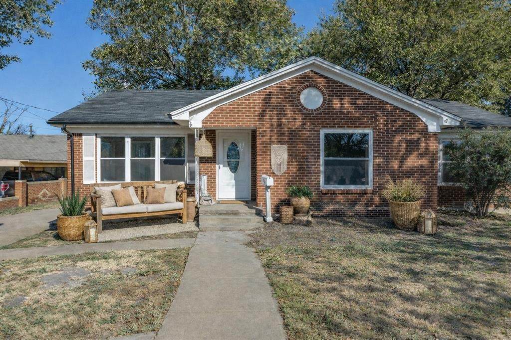 206 Belknap Street - Photo 1