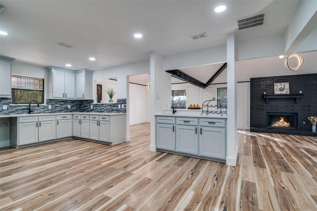 1502 Knob Hill Drive - Photo 1